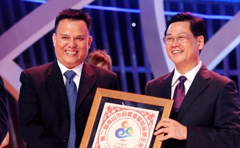 鳳鋁鋁業(yè)被評為“市民最喜愛的品牌企業(yè)”、“廣佛同城至愛佛山品牌”